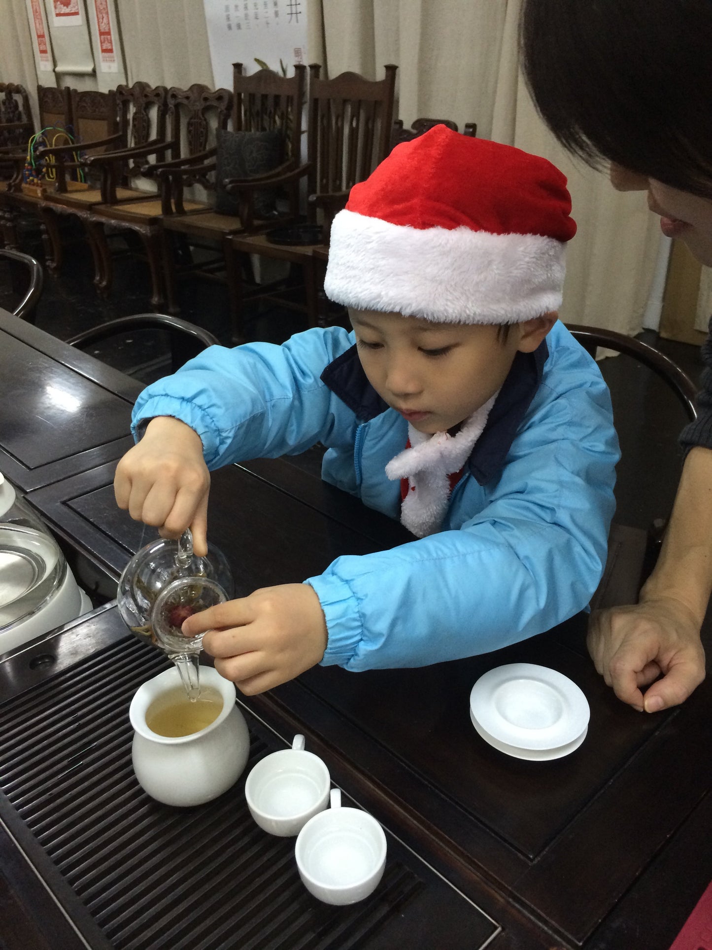 邊啲人先有資格飲茶?